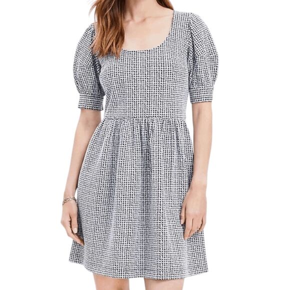 LOFT Dresses & Skirts - LOFT Black and White Babydoll Dress Size Medium Textured Scoop Neck Swing Dress